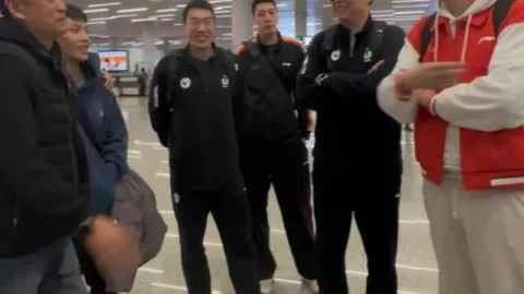 “新加坡乒乓球赛女子单打：蒯曼晋级16强”